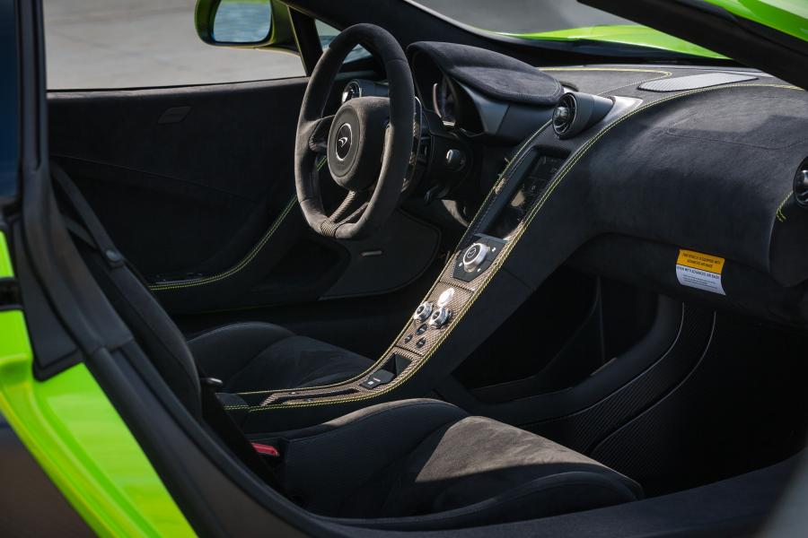 Интерьер McLaren 675LT 2015 года  (WW) (фото 28 из 39)